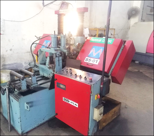 Bandsaw Cutting Machines
